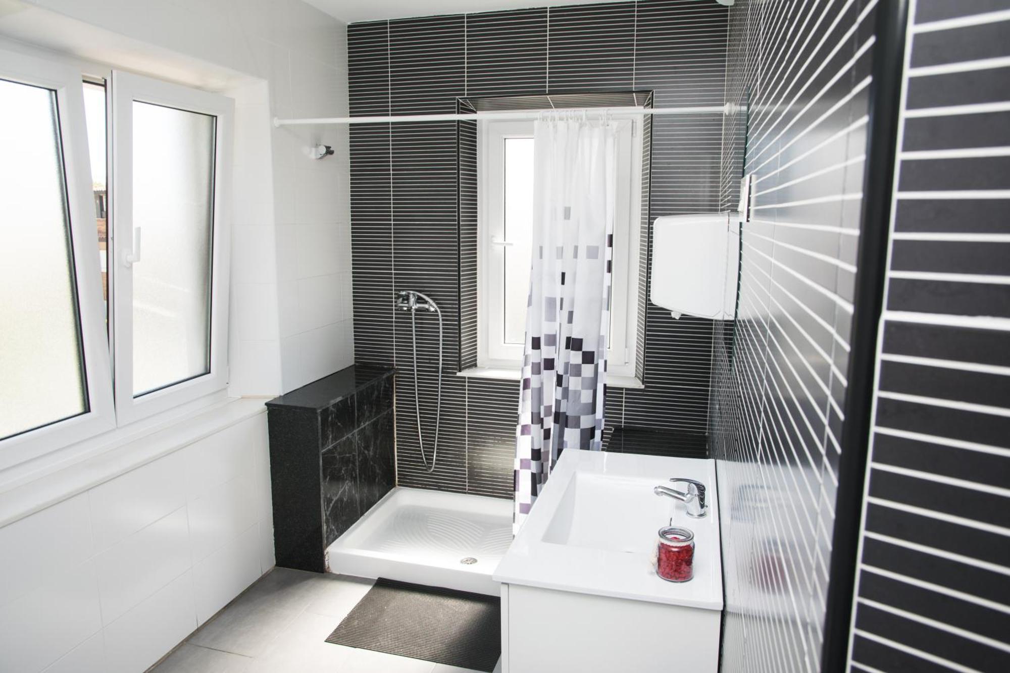North Surf House Hostel Хихон Екстериор снимка