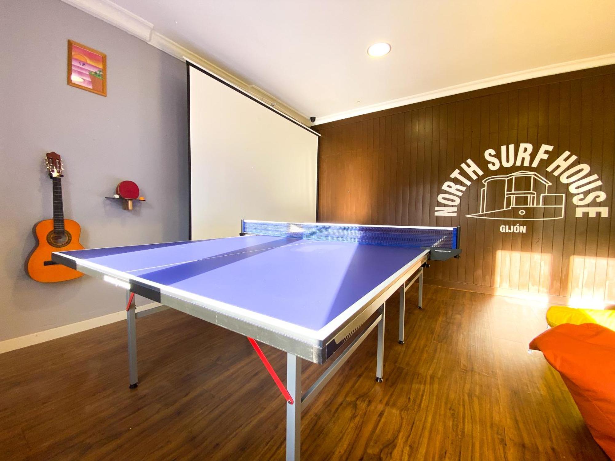 North Surf House Hostel Хихон Екстериор снимка
