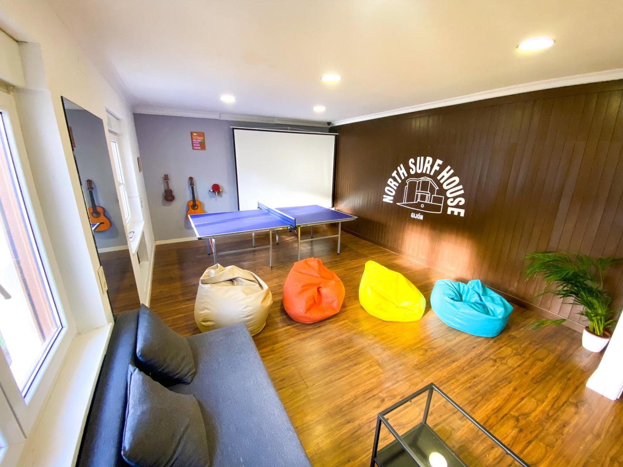 North Surf House Hostel Хихон Екстериор снимка