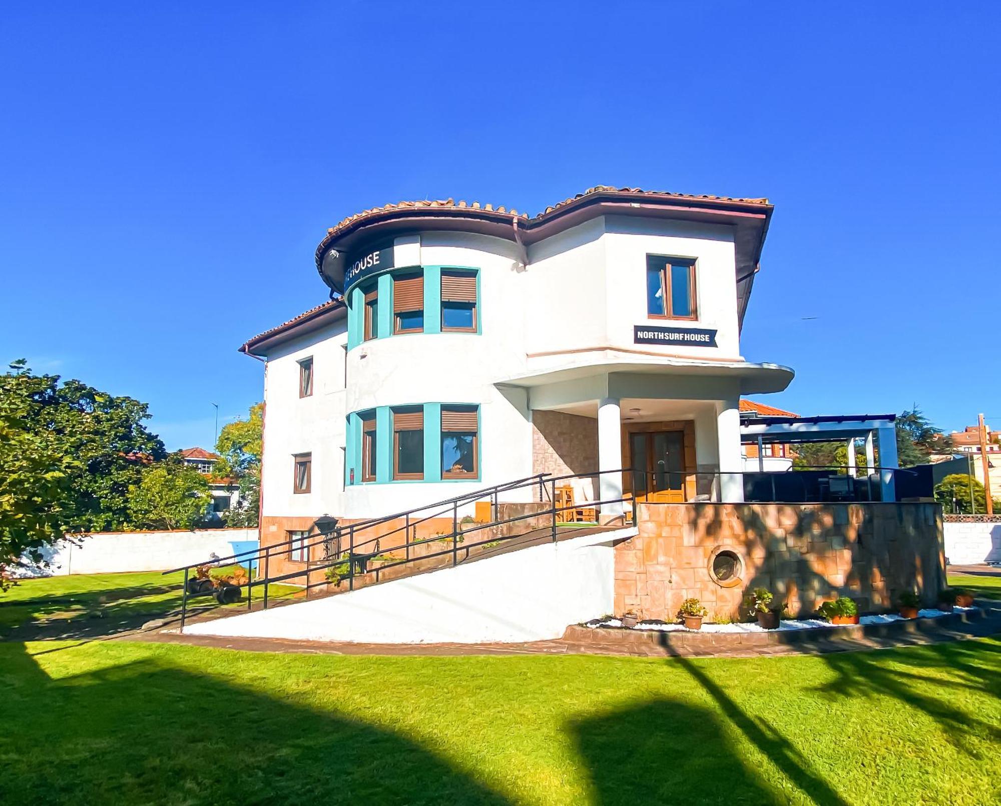 North Surf House Hostel Хихон Екстериор снимка