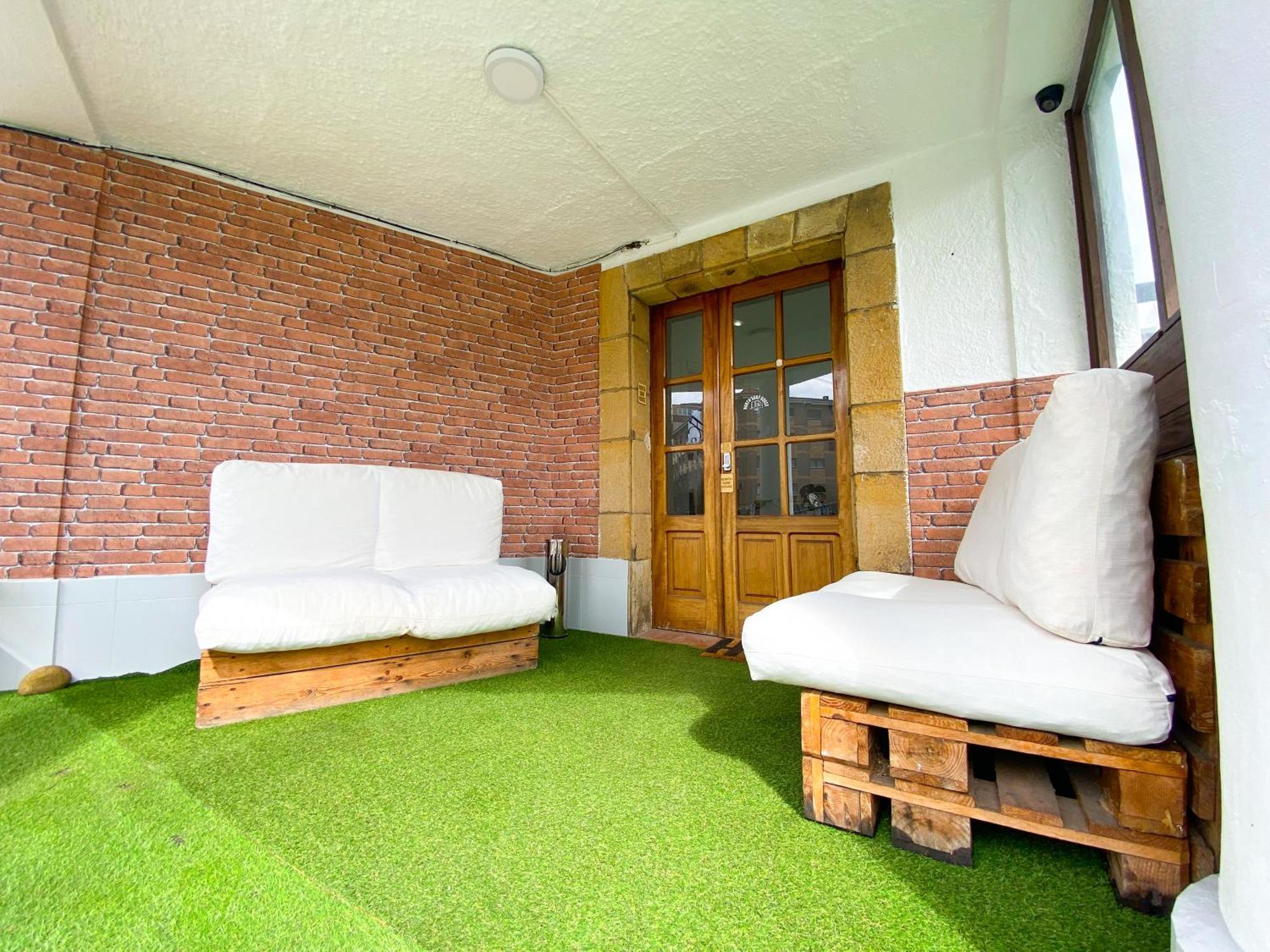North Surf House Hostel Хихон Екстериор снимка