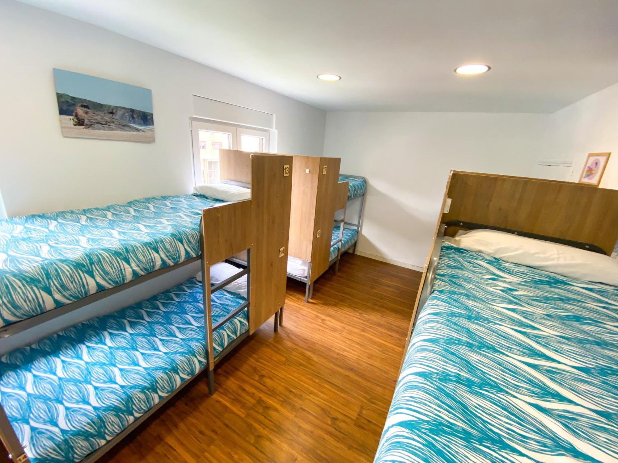 North Surf House Hostel Хихон Стая снимка