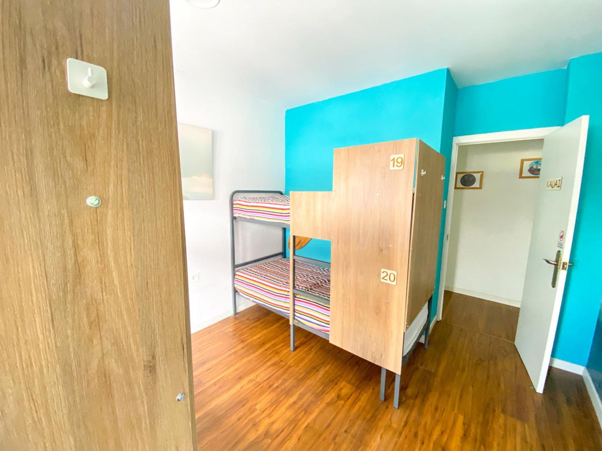 North Surf House Hostel Хихон Стая снимка